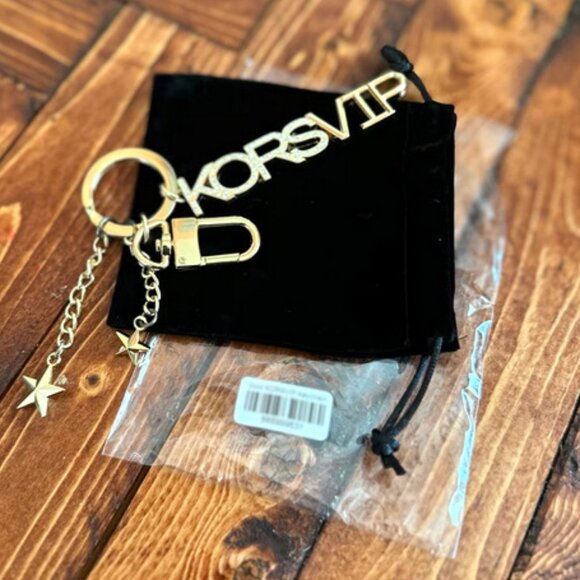 🆕 NWT ✨Michael Kors KORSVIP Gold Keychain - Picture 1 of 1